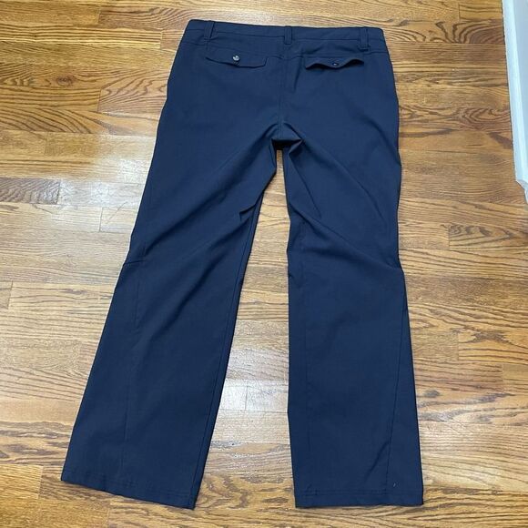 Athleta Lucy Capri Pants. Navy Blue. Size Medium. - Picture 4 of 9